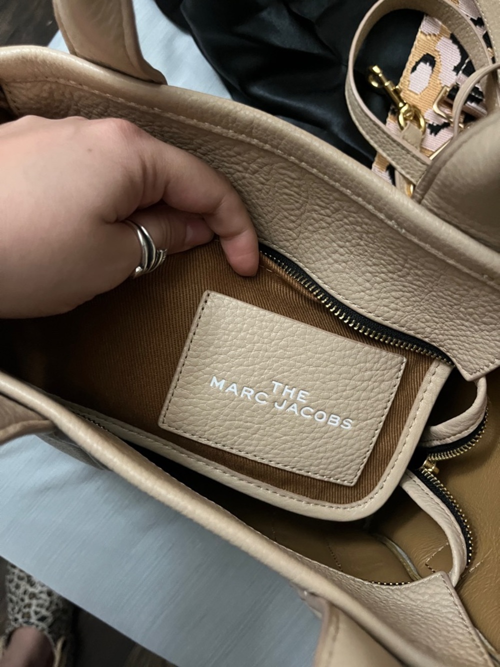 Marc Jacobs Small Tote Bag in Light Beige with Leopard Strap - Picture 4 of 7